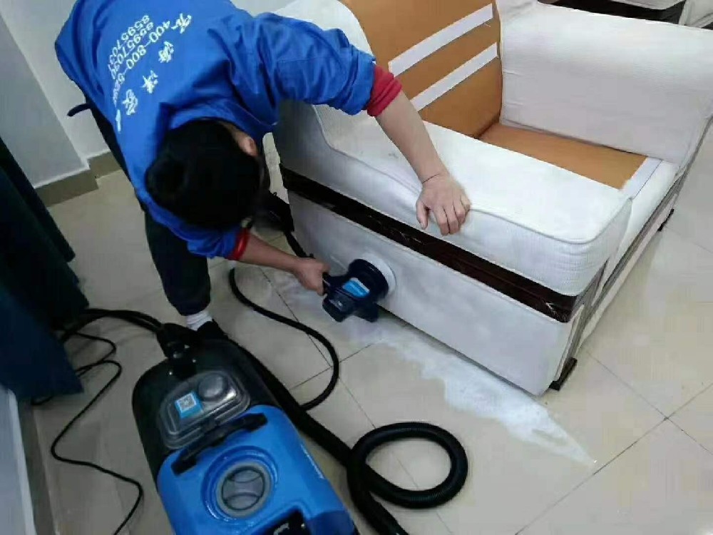 快樂看看沙發是如何清洗，讓它煥然一新
