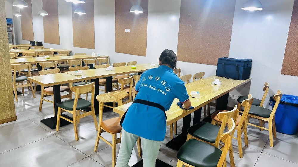 提升小區(qū)整體衛(wèi)生環(huán)境的方法和建議？