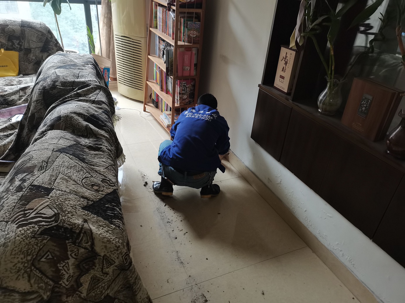 木地板如何打蠟呀？